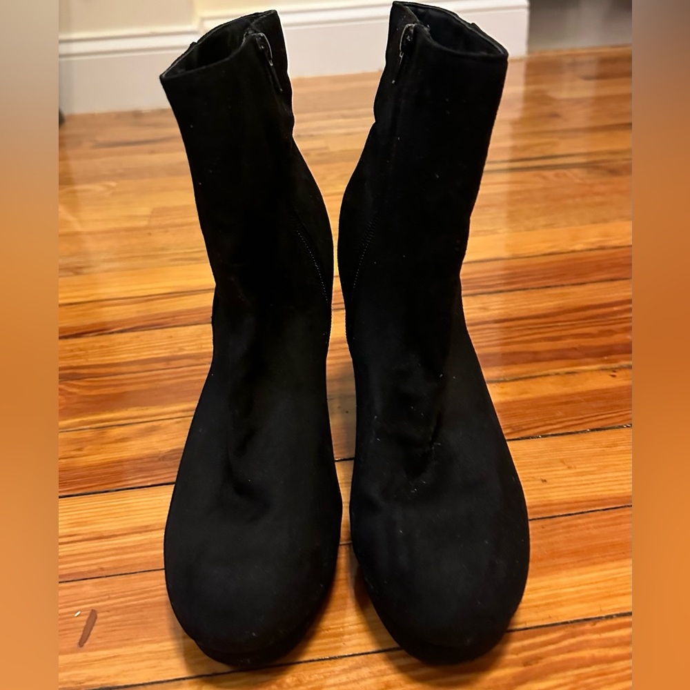 Women”s Mid-Calf Boots